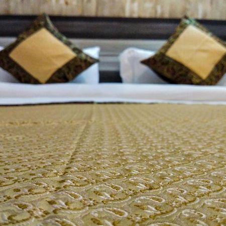 ורנאסי Dwivedi Hotels Hotel Elena מראה חיצוני תמונה