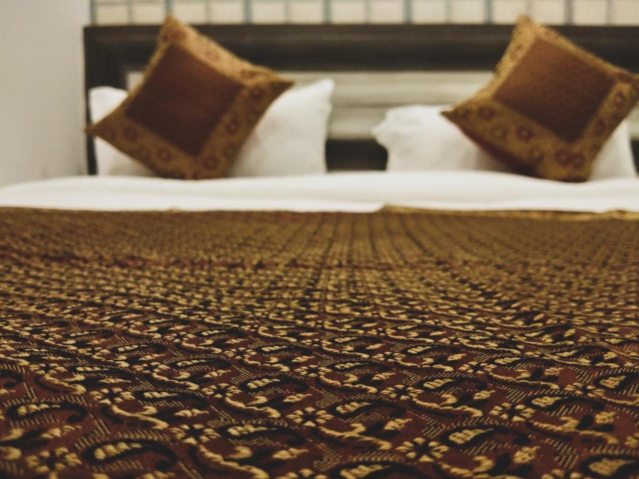 ורנאסי Dwivedi Hotels Hotel Elena מראה חיצוני תמונה