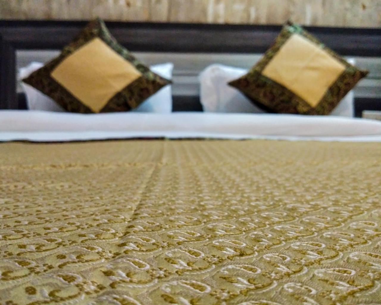 ורנאסי Dwivedi Hotels Hotel Elena מראה חיצוני תמונה