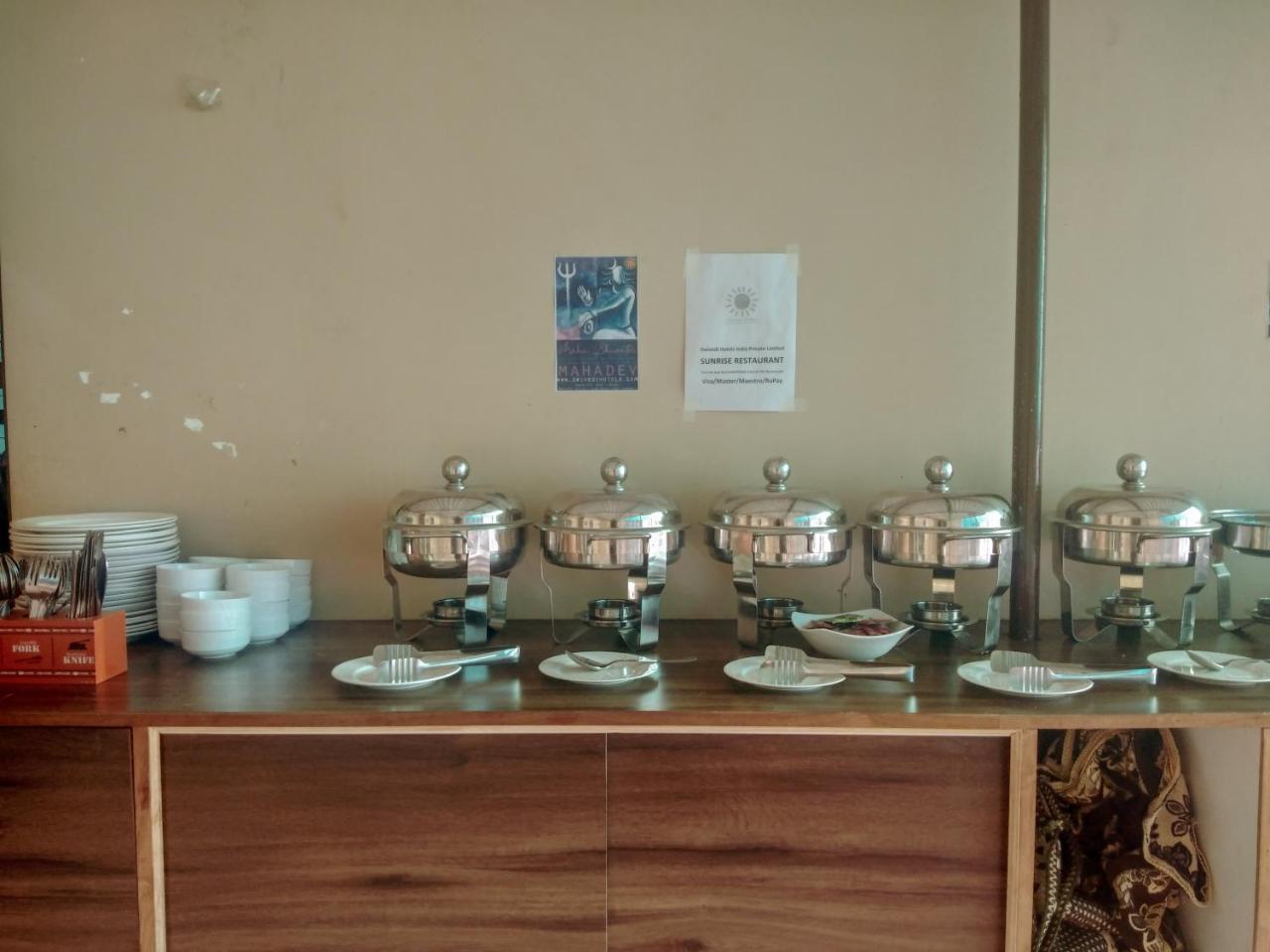 ורנאסי Dwivedi Hotels Hotel Elena מראה חיצוני תמונה