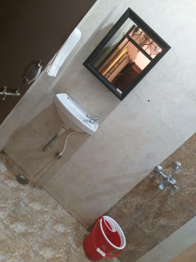 ורנאסי Dwivedi Hotels Hotel Elena מראה חיצוני תמונה